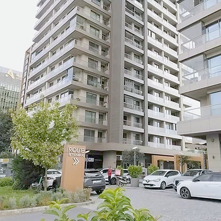 Route İstanbul Rezidans binası ve girişteki tabela